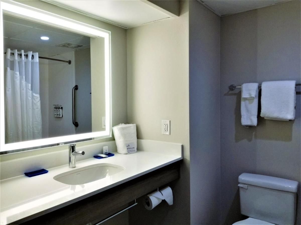 Holiday Inn Express Apex - Raleigh By Ihg Exterior photo