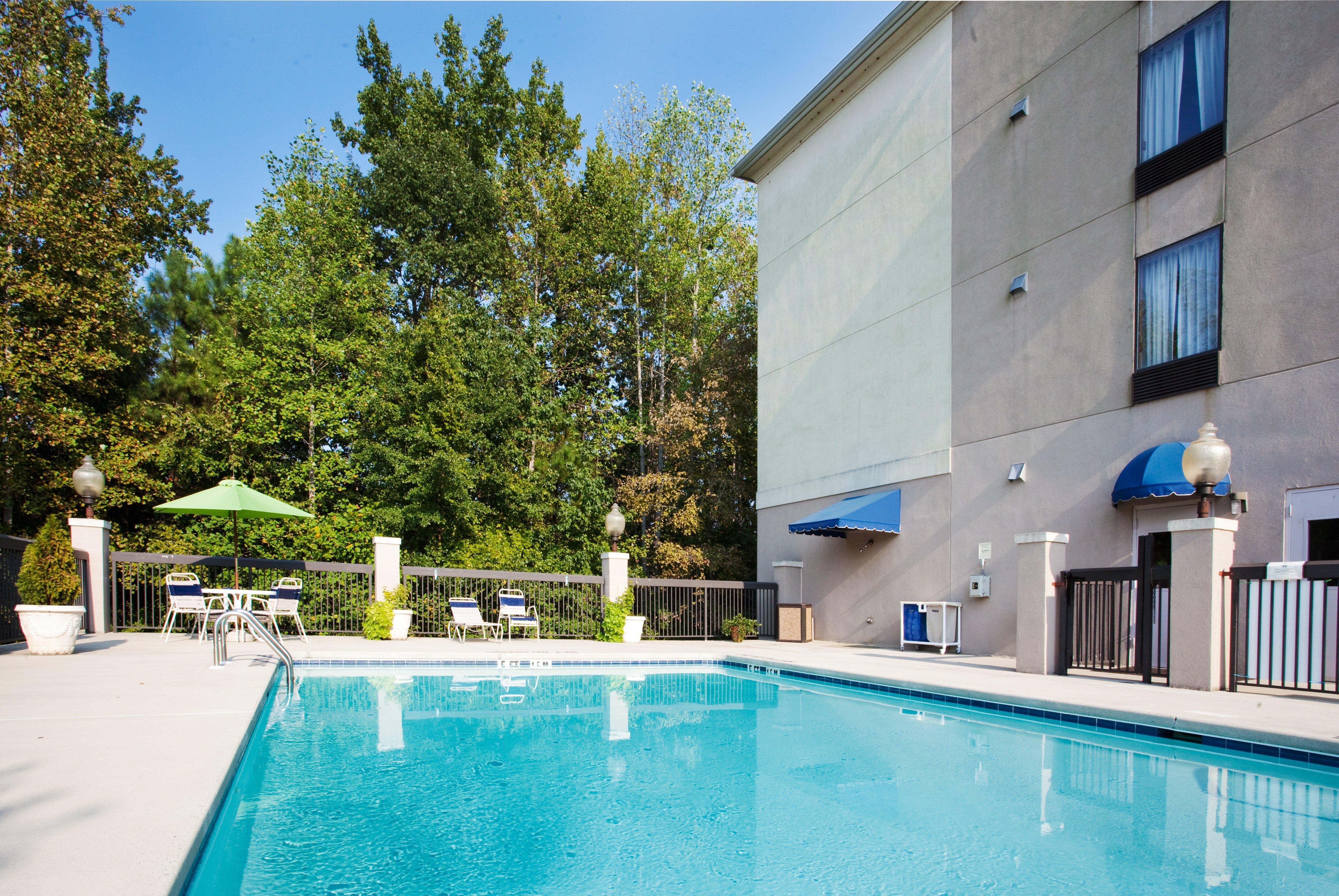 Holiday Inn Express Apex - Raleigh By Ihg Exterior photo